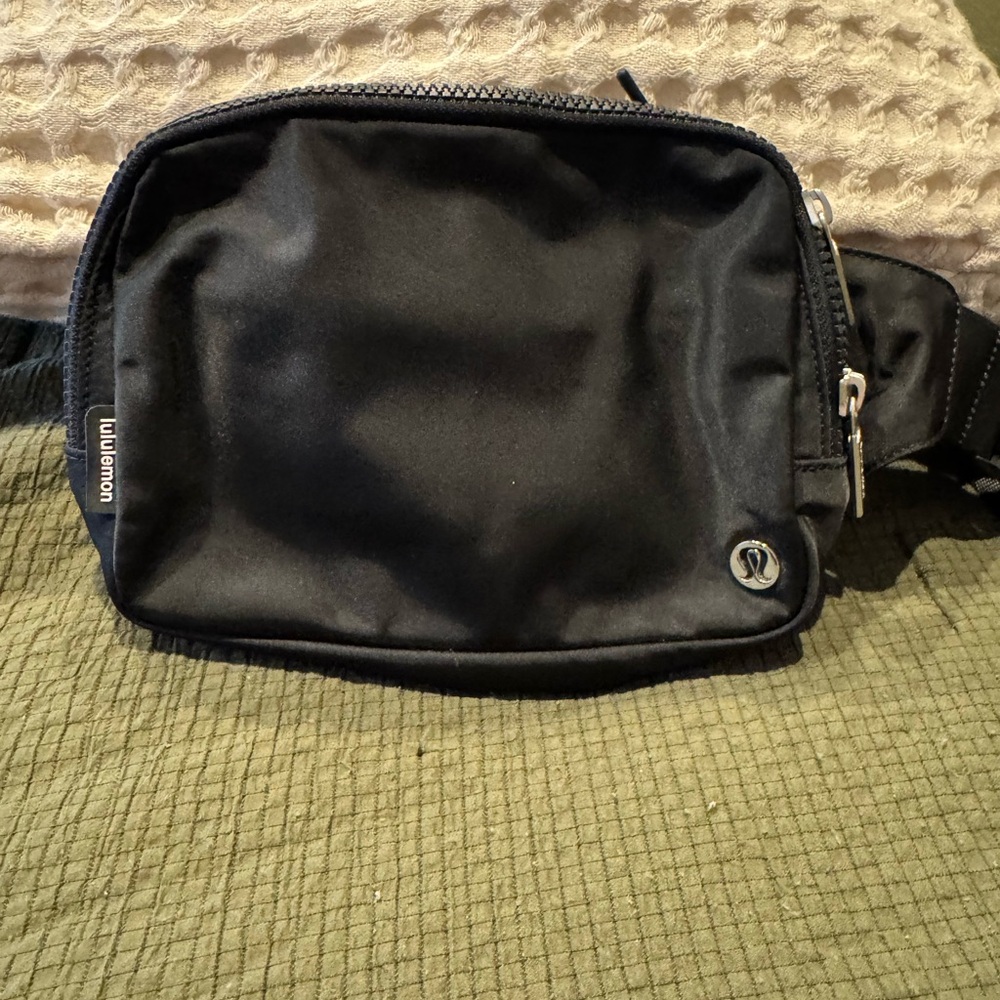 Lululemon Everywhere Belt Bag